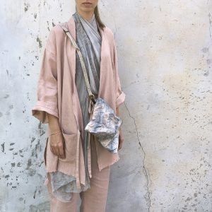 קימונו פשתן בגוון ניוד | The Be Longing Linen Kimono