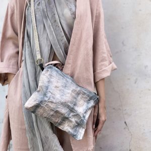 קימונו פשתן בגוון ניוד | The Be Longing Linen Kimono